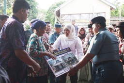 Tutup Program Renovasi RTLH, Khofifah Pinta Siapkan Hunian Berkualitas