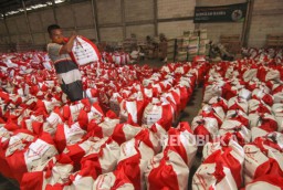 Presiden Jokowi Minta KPK dan Kejaksaan Ikut Pantau Distribusi Bansos