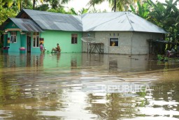 Air Sungai Meluap, Beberapa Desa di Gorontalo Utara Terendam Banjir