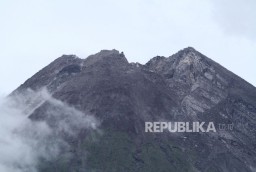 Gunung Merapi Luncurkan Lava Pijar 36 Kali