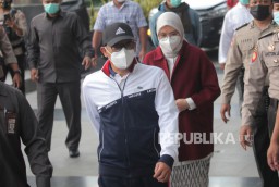 Bupati Probolinggo dan Anggota DPR Jadi Tersangka Suap Lelang Jabatan Kades