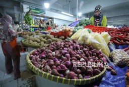 Presiden Jokowi Soroti Tingginya Harga Bawang Merah dan Gula