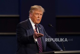 Donald Trump dan Istrinya Terkonfirmasi Covid-19