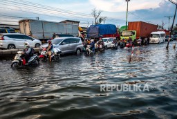 Jalur Pantura Indramayu Banjir, Arus Lalu Lintas Padat