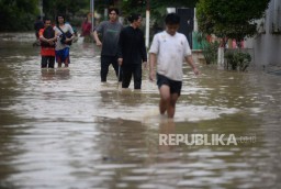 Diguyur Hujan Sejak Pagi, 10 Lokasi di Kota Bekasi Terendam Banjir