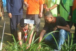 Peringati Hari Bumi, Taman Kota Ponorogo “Dihadiahi” 1000 Pohon 