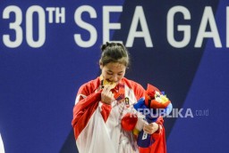 Atlet Angkat Besi Windy Cantika Raih Emas SEA Games 2019