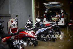 Jokowi: Utamakan Keselamatan Warga Terdampak Banjir