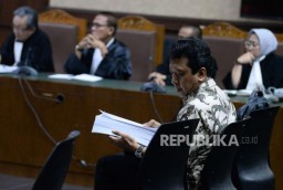 Romahurmuziy Dituntut 4 Tahun Penjara