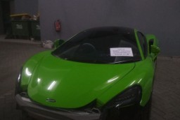 Delapan Mobil Mewah Dibawa ke Polda Jatim