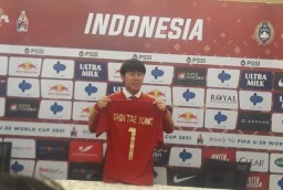 Menpora Minta Masyarakat Indonesia Dukung Shin Tae-Yong