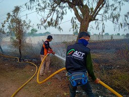 Asap Kian Pekat di Kalimantan Selatan, ACT Bagikan Masker