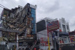 Gedung Roboh di Slipi Jakarta, 3 Orang Terluka