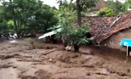 Video: Ganasnya Banjir Bandang di Banyuwangi