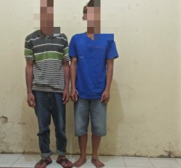 Asyik 'Nyodok' Dua Pria ini Digerebek Polisi