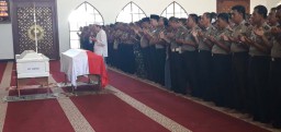 Korban Kecelakaan Mobil Kapolres Tulungagung Disalatkan di Polda Jatim