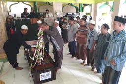 Jenazah Korban Lion Air Dimakamkan Satu Liang Lahat dengan Sang Kakek