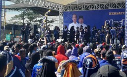 Artis Caleg NasDem Ajak Simpatisan Senam Lima Jari