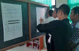 Jokowi Menang di TPS Bupati Ipong