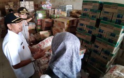 Sidak Sembako di Ponorogo, Wabup Temukan Kemasan Rusak dan Tak Berizin