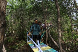 Wabup Qosim: Wisata Mangrove Bawean Dorong Peningkatan Ekonomi Warga