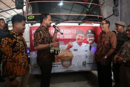 Bupati Ipong Lepas Ekspor 110 Ton Kunyit Ponorogo ke India