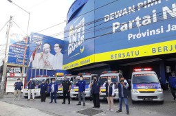 NasDem Luncurkan 5 Ambulans Gratis untuk Pasien dan Jenazah Covid-19 di Jatim