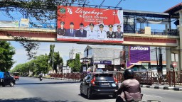 Baliho Dirgahayu Kemerdekaan ke-76 RI di Sidoarjo yang Salah Cetak Diganti Baru