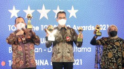 Pemprov dan Bank Jatim Borong Penghargaan di Ajang Top BUMD Award 2021