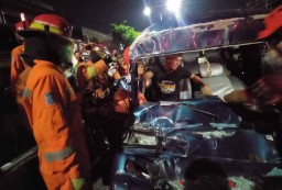 3 Kendaraan Kecelakaan di Kapasari Surabaya, Satu Orang Terjepit