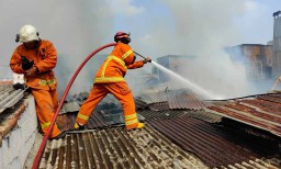 Sebuah Rumah di Dukuh Kupang Surabaya Ludes Terbakar