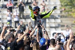 Penghormatan Luar Biasa dari Penggemar hingga Atlet untuk Valentino Rossi