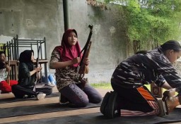 Antusiasme Anak-anak di Ponorogo saat Berlatih Menembak