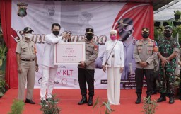 Pengusaha asal Surabaya Bagikan Sembako ke Warga Terdampak Pandemi di Jakarta