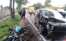 Motor Ditabrak Mobil di Pasuruan, Seorang Biker Tewas