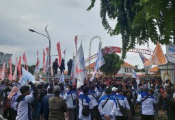 Buruh di Jatim Minta Upah Naik Rp 300 Ribu, Ancam Demo Lagi Bila Tak Dituruti