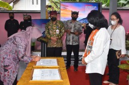 Menteri PPPA Canangkan Desa Ramah Perempuan dan Peduli Anak di Banyuwangi