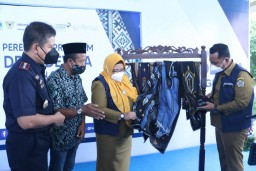 Berkat Sarung Tenun, Desa Wedani Gresik Jadi Desa Devisa