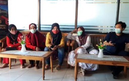 Belasan Emak-emak di Mojokerto Kena Tipu Perjalanan Umroh dan Investasi Bodong