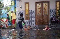 Hujan Guyur Surabaya, Kawasan Kedung Anyar hingga Petemon Tergenang Air
