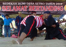 Tradisi Gulat Okol Gresik Resmi Ditetapkan Sebagai WBTB