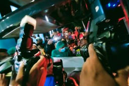 Jenazah Vanessa Angel dan Suami Diberangkatkan ke Jakarta