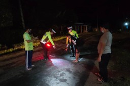 Pengendara Motor Tabrak Mobil di Pacitan, Satu Pelajar Tewas