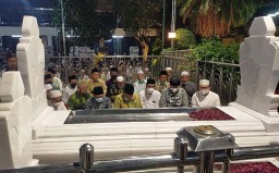 Jelang Muktamar NU ke-34, KH Said Aqil Ziarah ke Makam Sunan Ampel