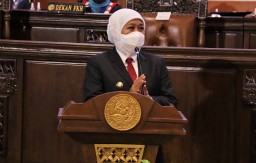 Khofifah Sebut Siap Jadi Relawan Pertama Disuntik Vaksin Merah Putih