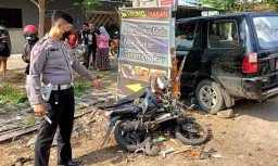 Mobil Serempet Motor hingga Tabrak Pohon di Ponorogo, 3 Orang Terluka
