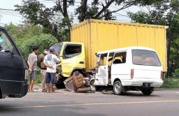 Rombongan Pentakziah Ditabrak Truk Boks di Pasuruan, Belasan Orang Terluka