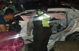 Mobil Tertabrak KA Komuter hingga Terpental 20 Meter di Pasuruan, 4 Remaja Tewas