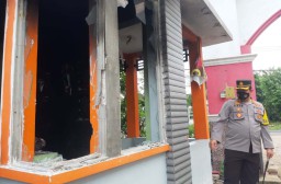 Massa Diduga Pendekar Silat Mengamuk di Gresik, Rusak Rumah hingga Motor