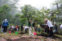 Gotong Royong Nanduri Gunung di Kawasan Hulu Kota Batu